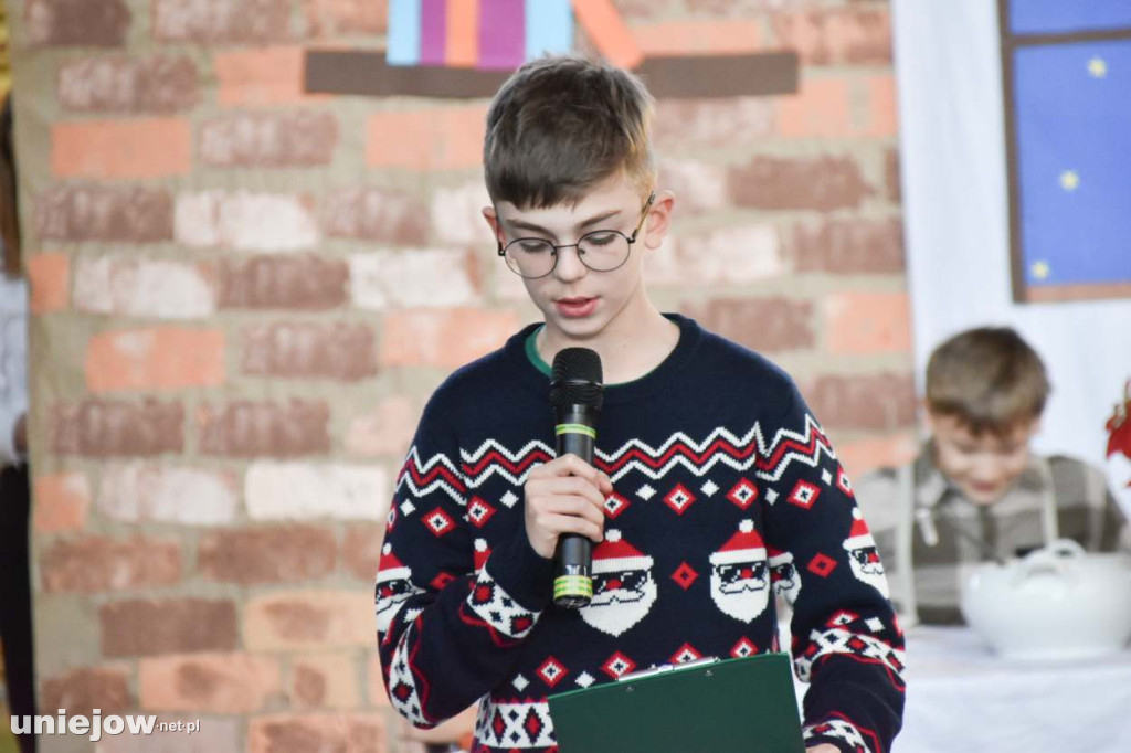 Świąteczny występ uczniów Szkoły Podstawowej w Uniejowie