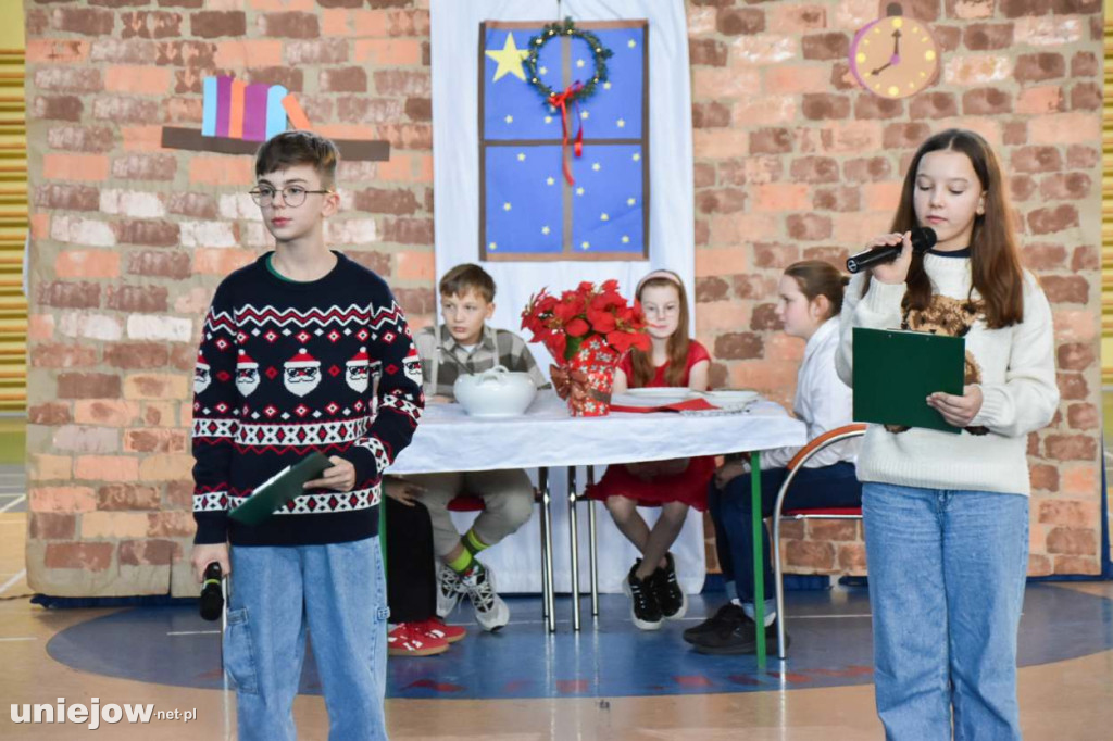 Świąteczny występ uczniów Szkoły Podstawowej w Uniejowie
