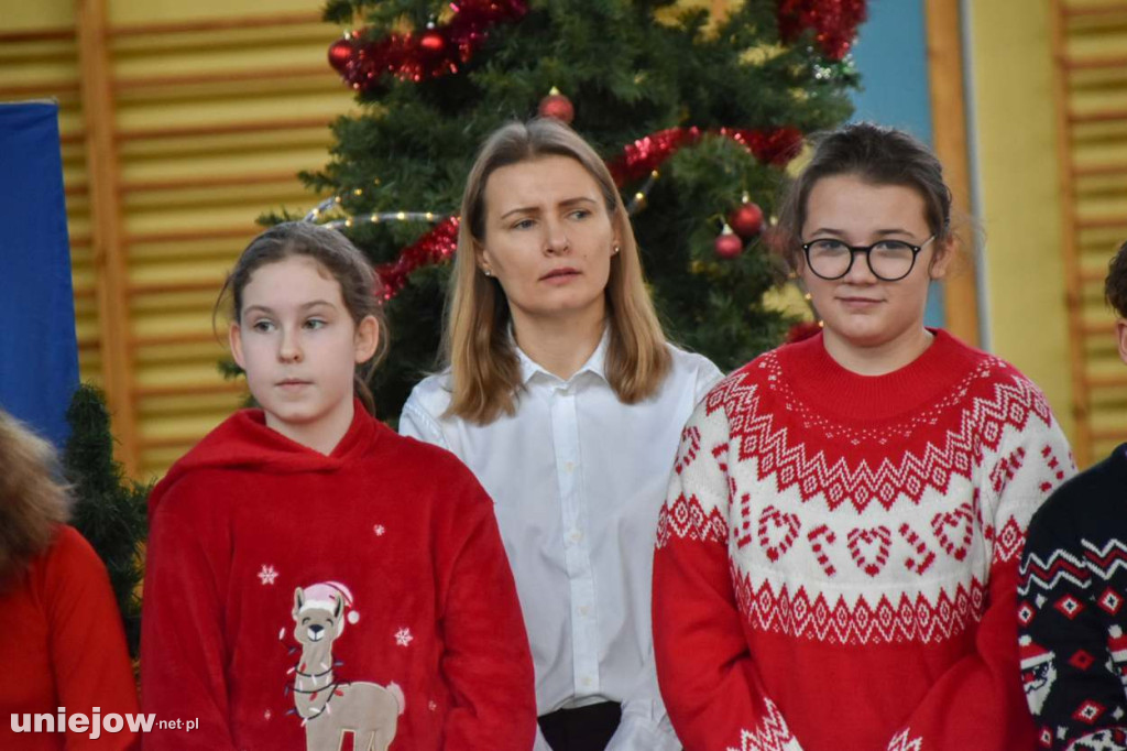 Świąteczny występ uczniów Szkoły Podstawowej w Uniejowie