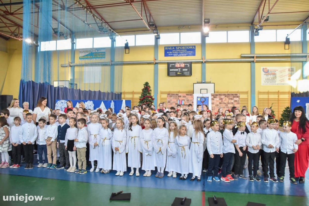 Świąteczny występ uczniów Szkoły Podstawowej w Uniejowie