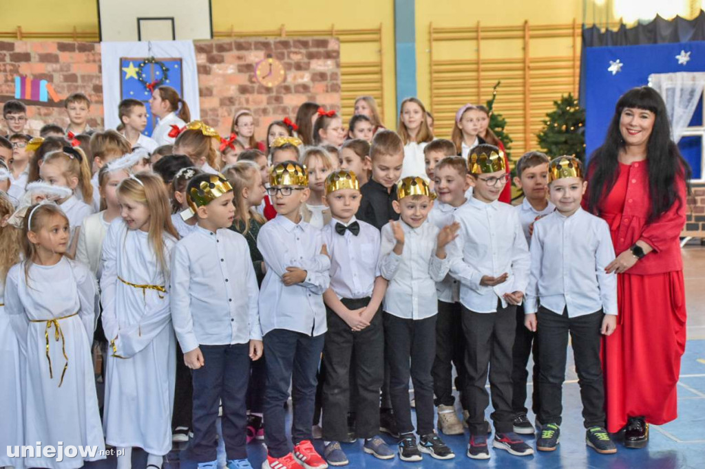 Świąteczny występ uczniów Szkoły Podstawowej w Uniejowie