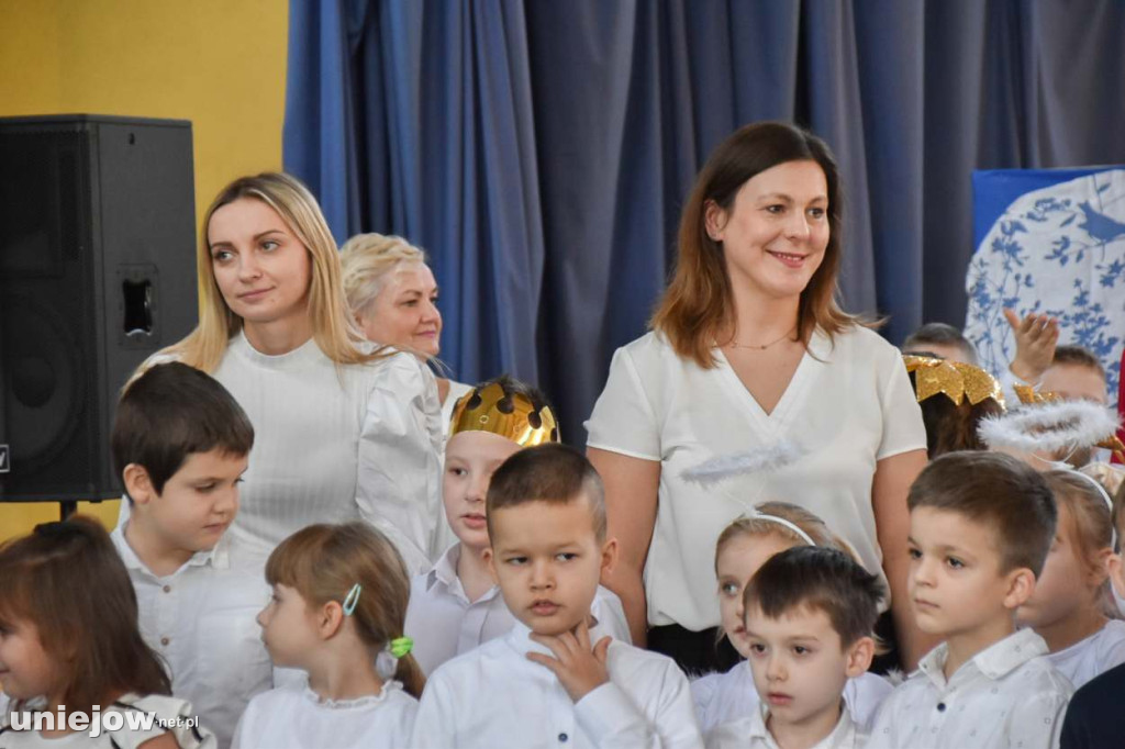 Świąteczny występ uczniów Szkoły Podstawowej w Uniejowie