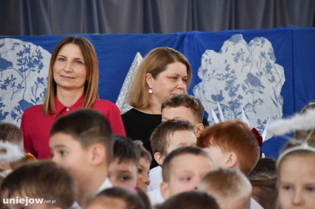 Świąteczny występ uczniów Szkoły Podstawowej w Uniejowie