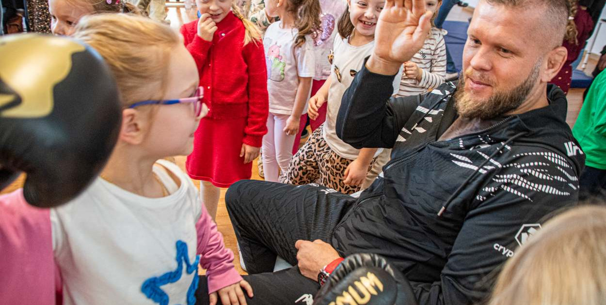 Tybura spotkał się z uniejowskimi przedszkolakami