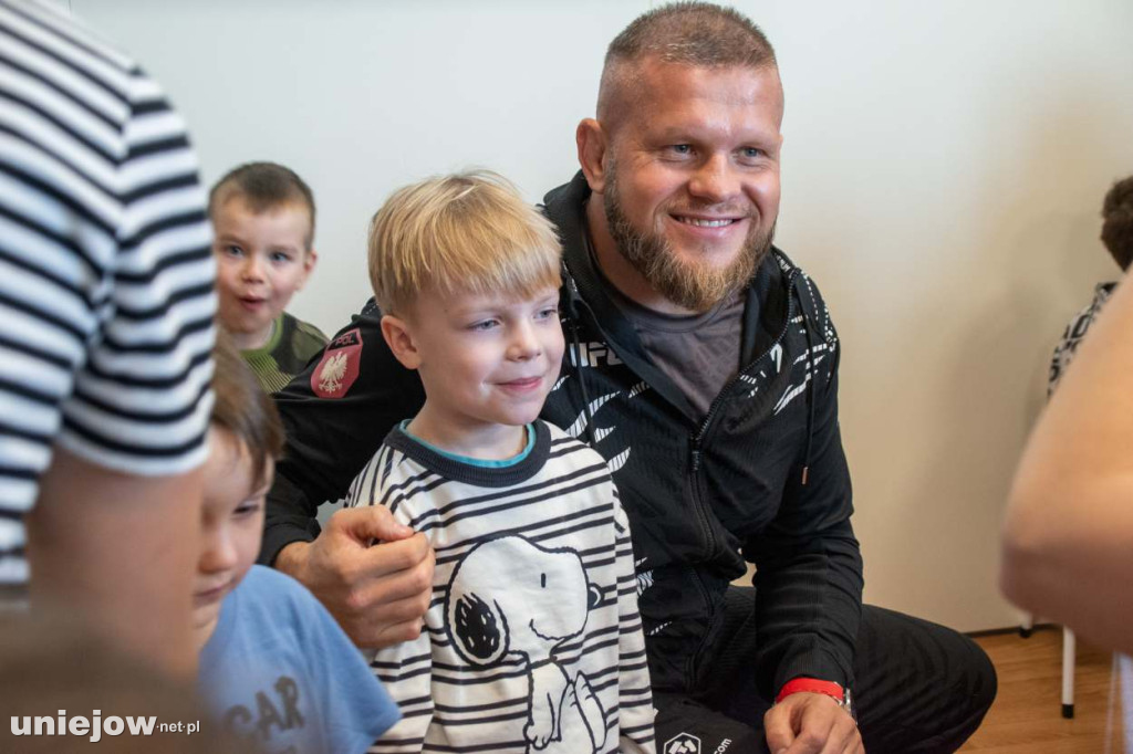 Tybura spotkał się z uniejowskimi przedszkolakami