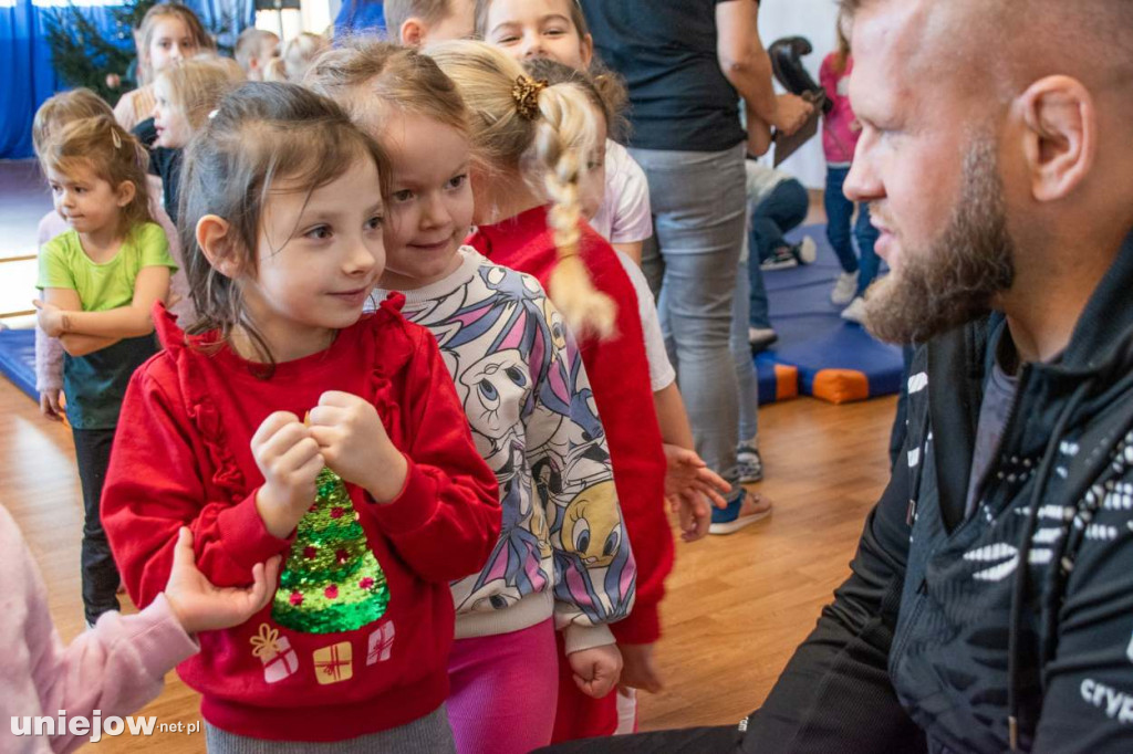 Tybura spotkał się z uniejowskimi przedszkolakami
