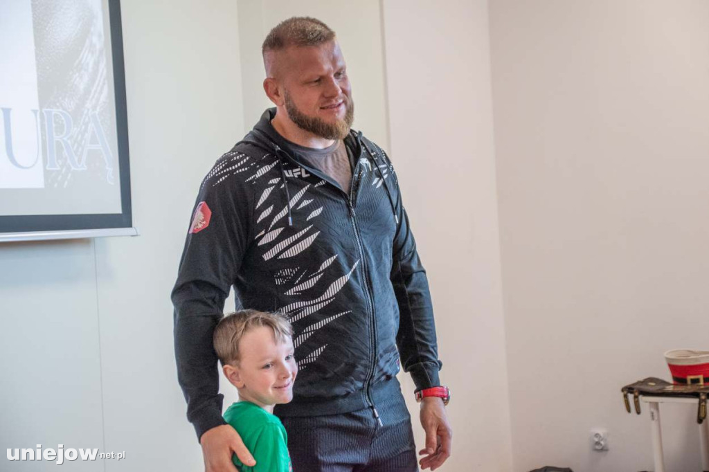 Tybura spotkał się z uniejowskimi przedszkolakami