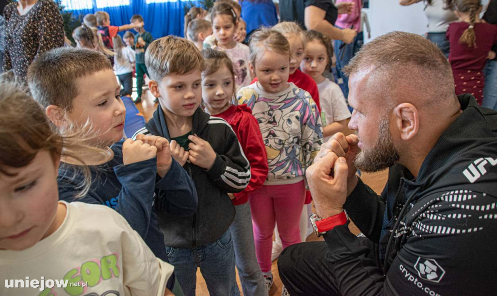 Tybura spotkał się z uniejowskimi przedszkolakami