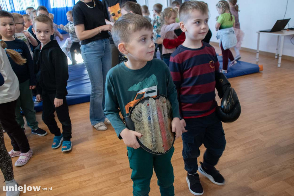 Tybura spotkał się z uniejowskimi przedszkolakami
