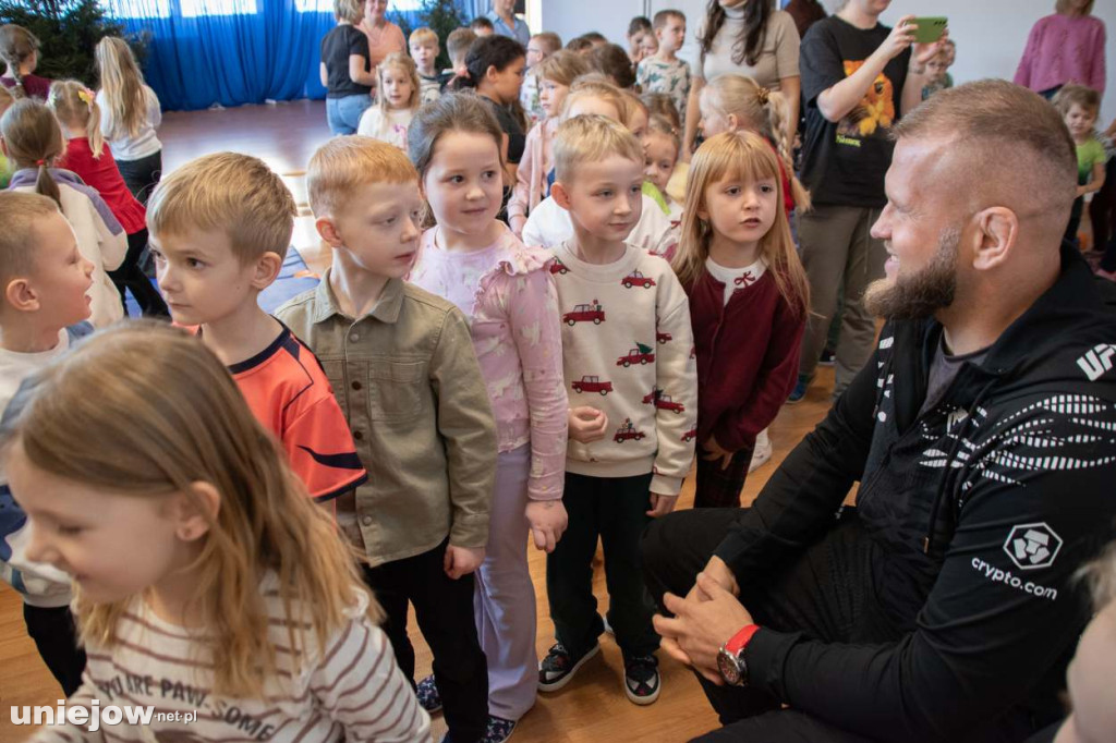 Tybura spotkał się z uniejowskimi przedszkolakami