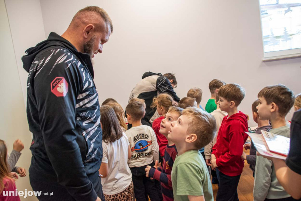 Tybura spotkał się z uniejowskimi przedszkolakami
