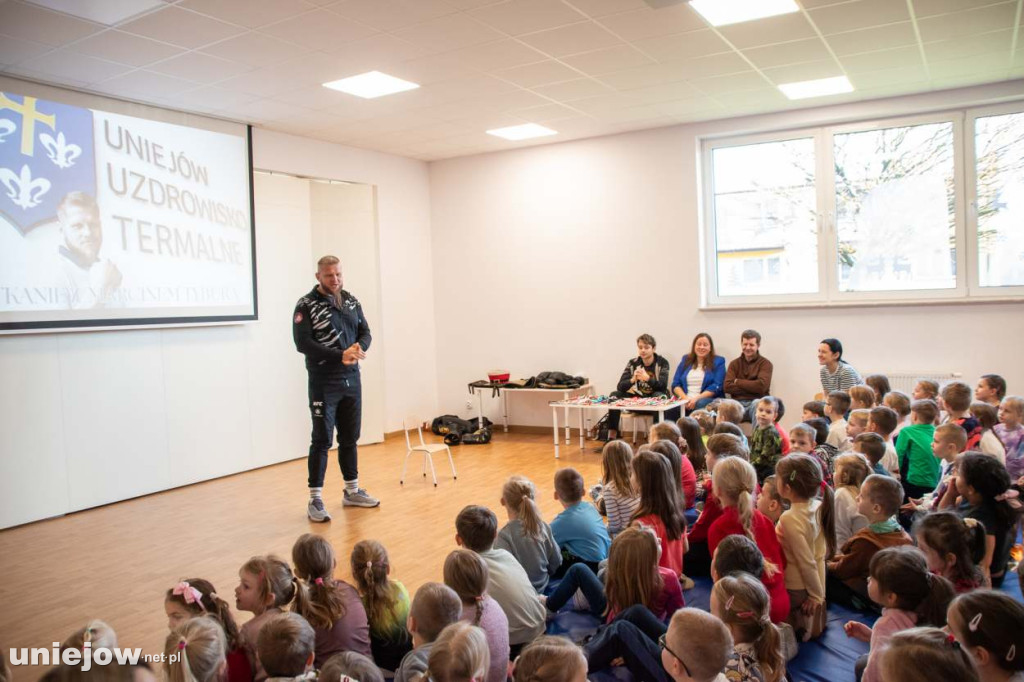 Tybura spotkał się z uniejowskimi przedszkolakami