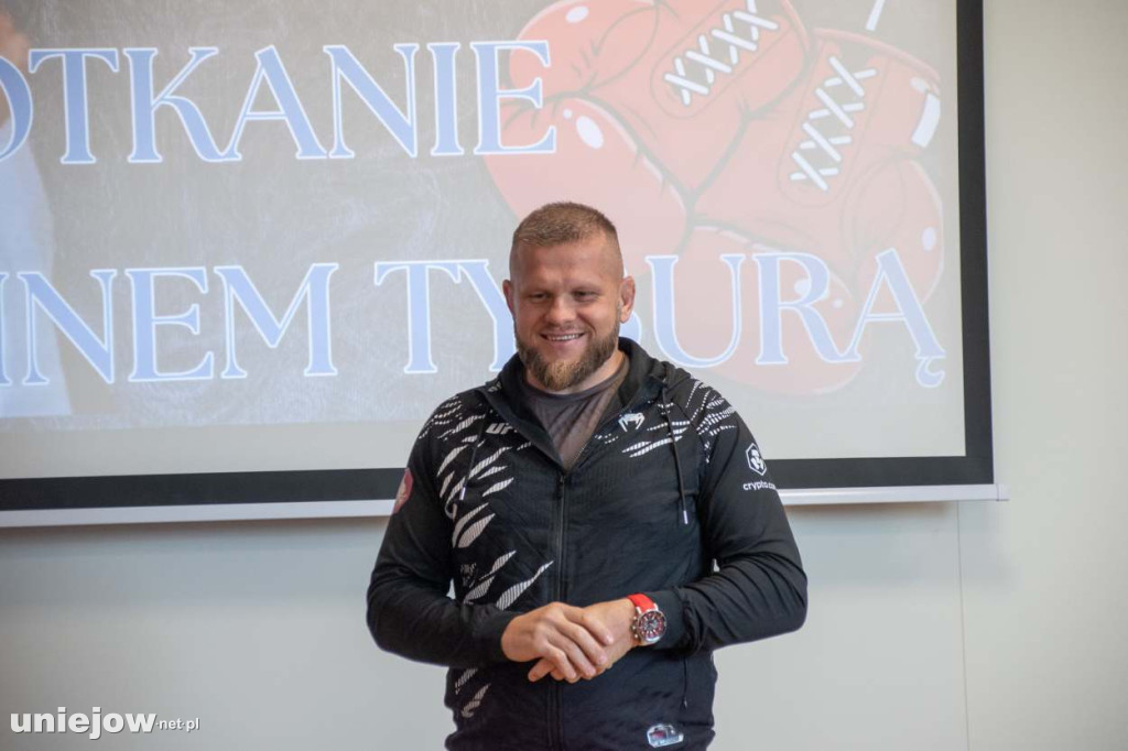 Tybura spotkał się z uniejowskimi przedszkolakami