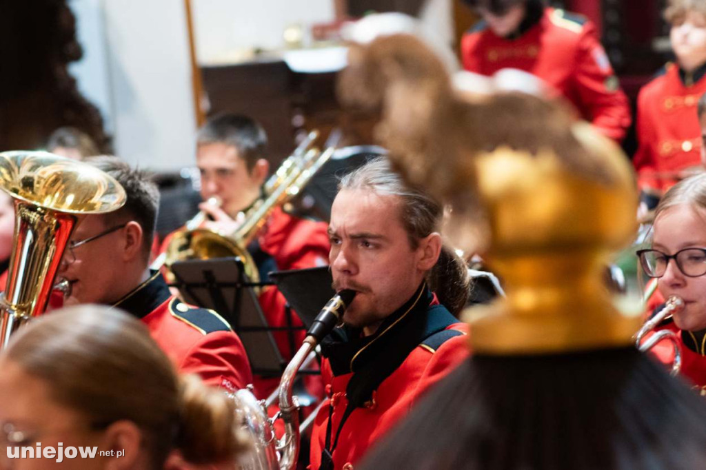 Koncert uniejowskiej orkiestry dętej w bazylice