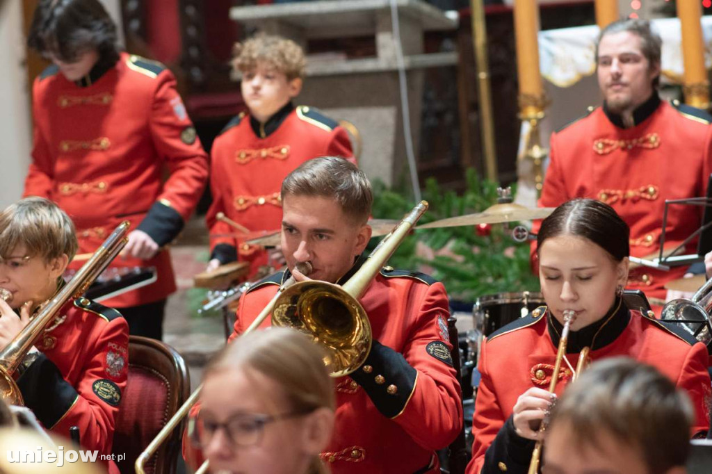 Koncert uniejowskiej orkiestry dętej w bazylice