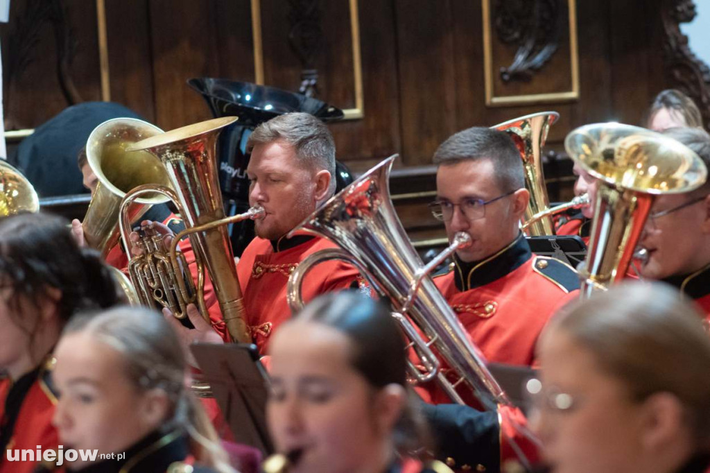 Koncert uniejowskiej orkiestry dętej w bazylice