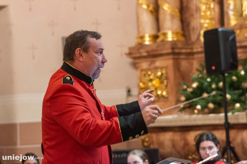 Koncert uniejowskiej orkiestry dętej w bazylice