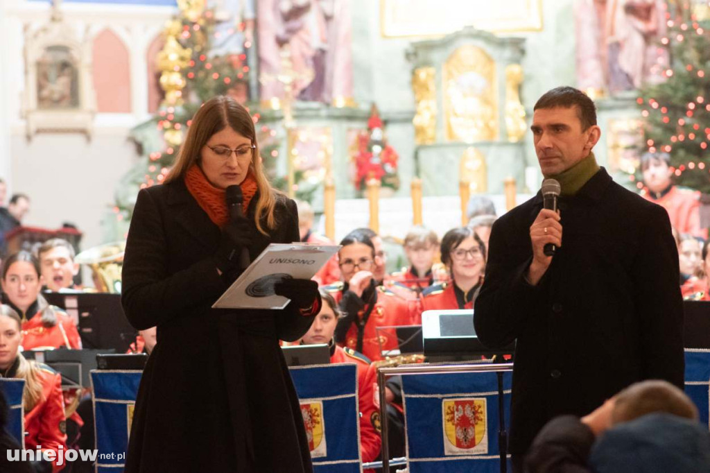Koncert uniejowskiej orkiestry dętej w bazylice