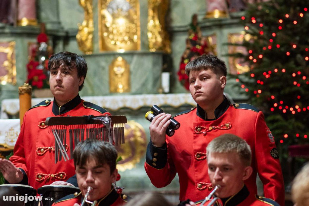 Koncert uniejowskiej orkiestry dętej w bazylice