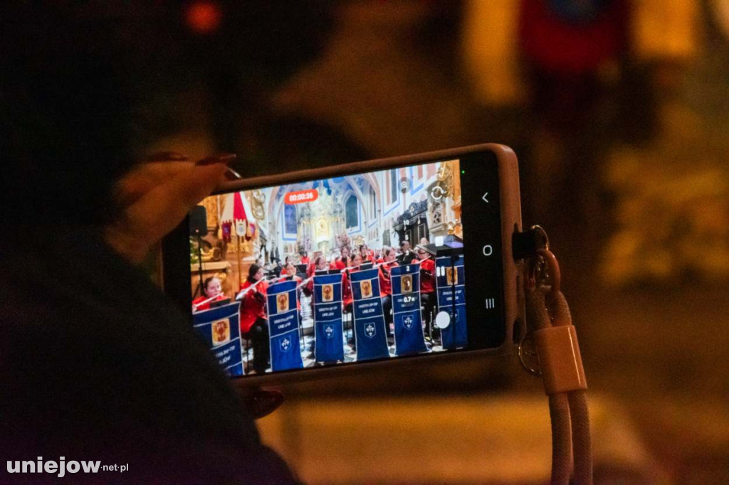 Koncert uniejowskiej orkiestry dętej w bazylice