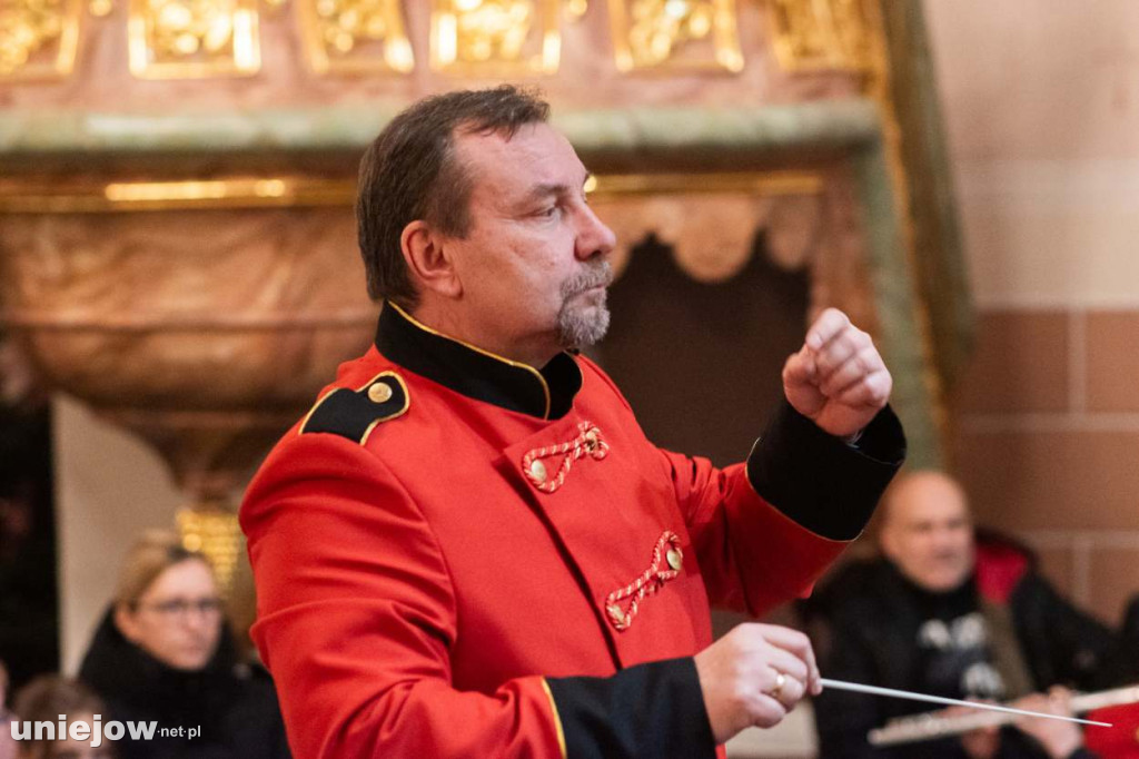 Koncert uniejowskiej orkiestry dętej w bazylice