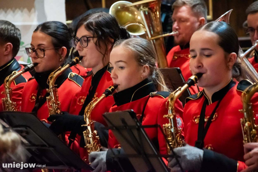 Koncert uniejowskiej orkiestry dętej w bazylice