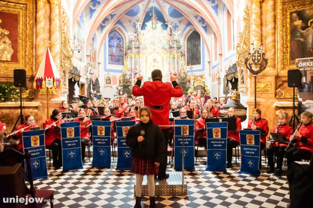 Koncert uniejowskiej orkiestry dętej w bazylice