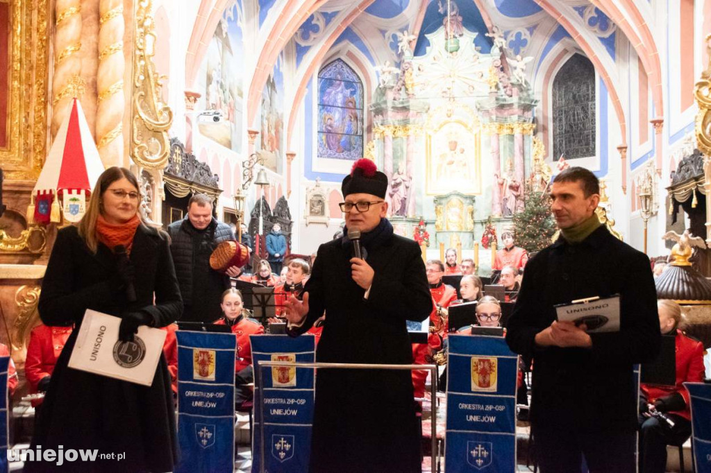 Koncert uniejowskiej orkiestry dętej w bazylice