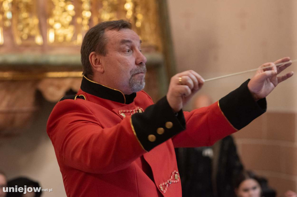 Koncert uniejowskiej orkiestry dętej w bazylice