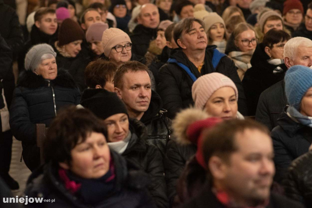 Koncert uniejowskiej orkiestry dętej w bazylice