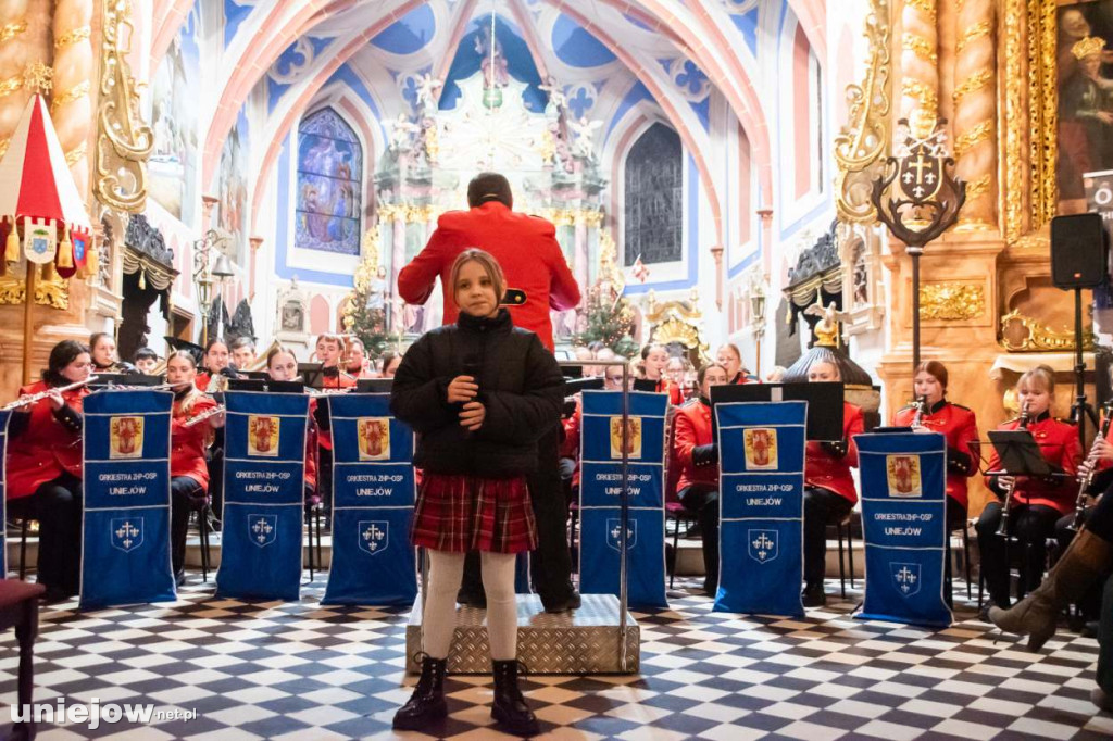 Koncert uniejowskiej orkiestry dętej w bazylice
