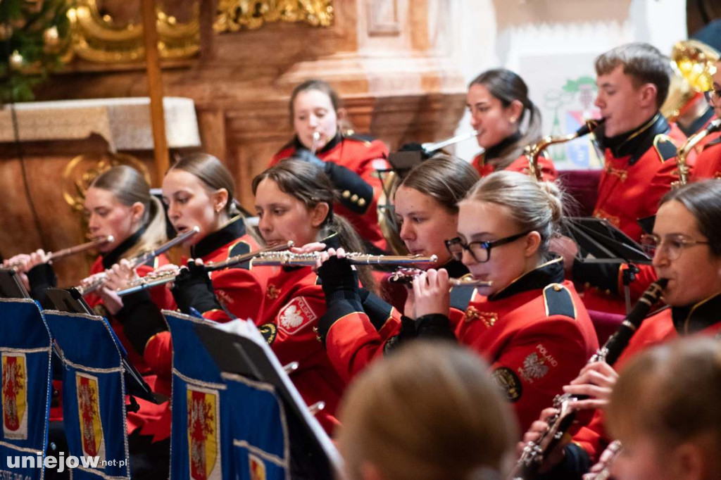 Koncert uniejowskiej orkiestry dętej w bazylice