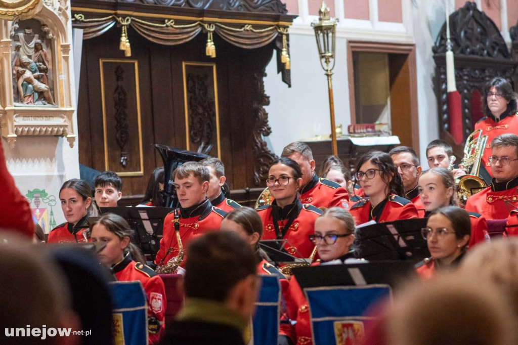 Koncert uniejowskiej orkiestry dętej w bazylice
