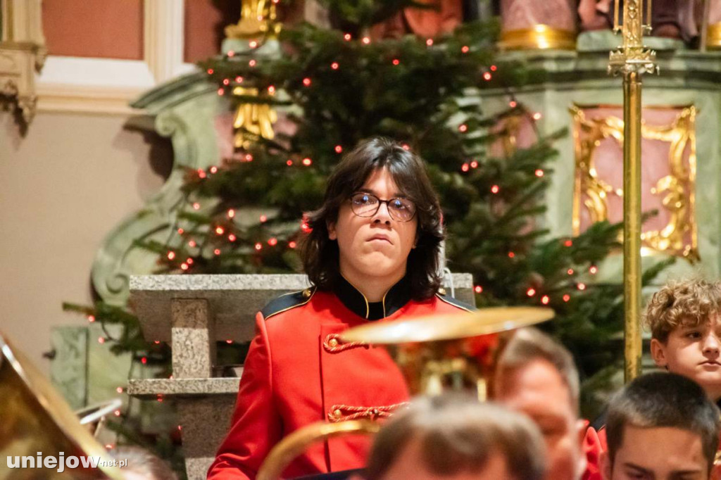 Koncert uniejowskiej orkiestry dętej w bazylice