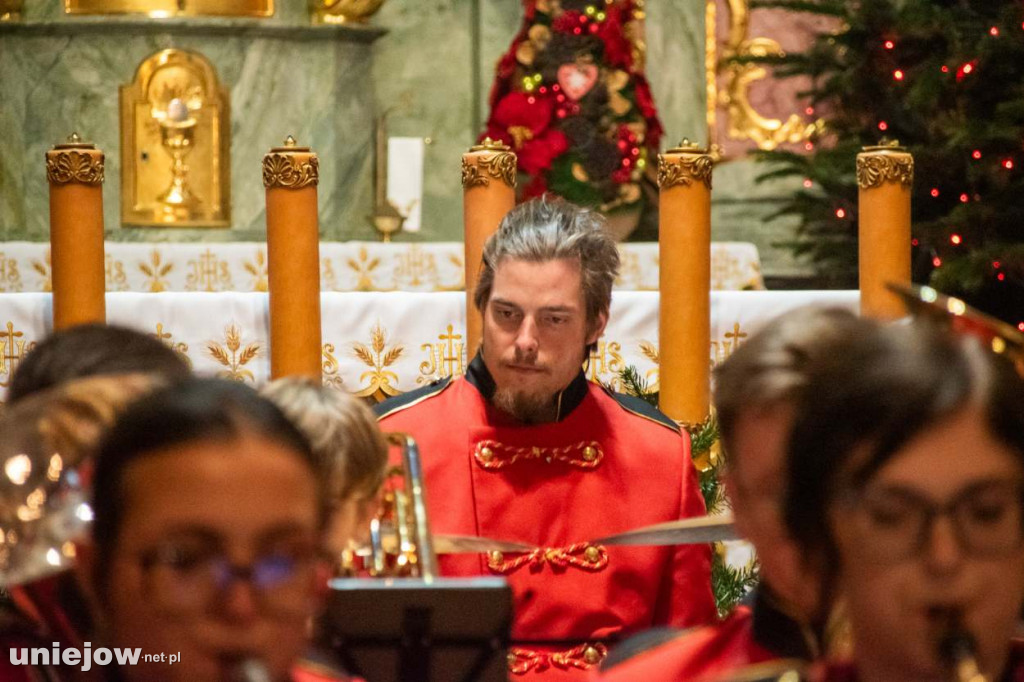 Koncert uniejowskiej orkiestry dętej w bazylice