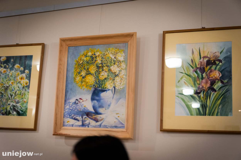 Relacja z wernisażu obrazów Lidii Zaradzkiej