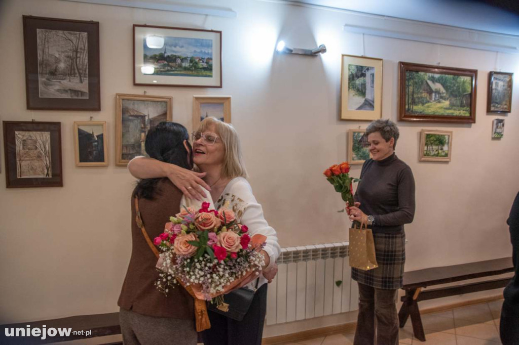 Relacja z wernisażu obrazów Lidii Zaradzkiej