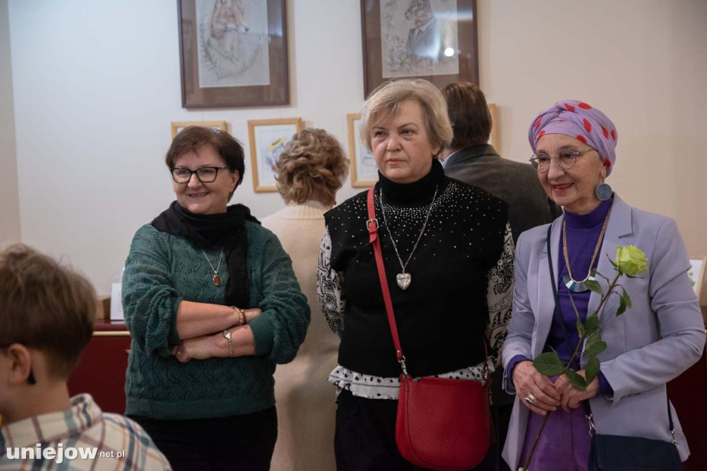 Relacja z wernisażu obrazów Lidii Zaradzkiej