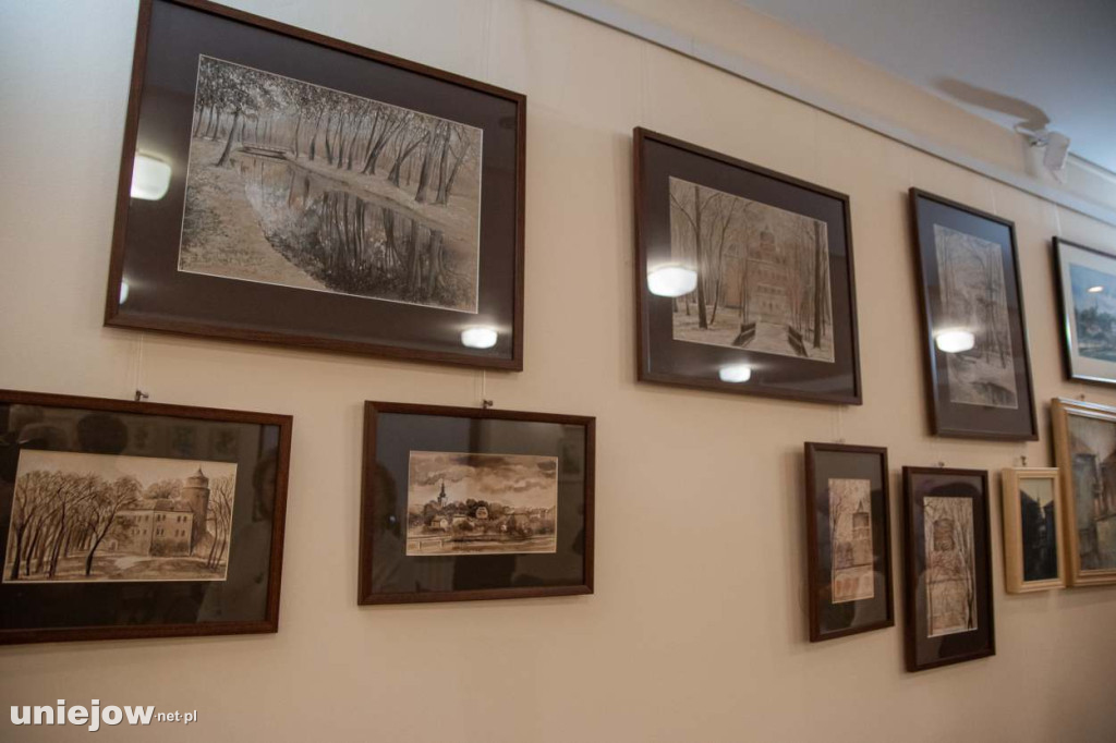 Relacja z wernisażu obrazów Lidii Zaradzkiej