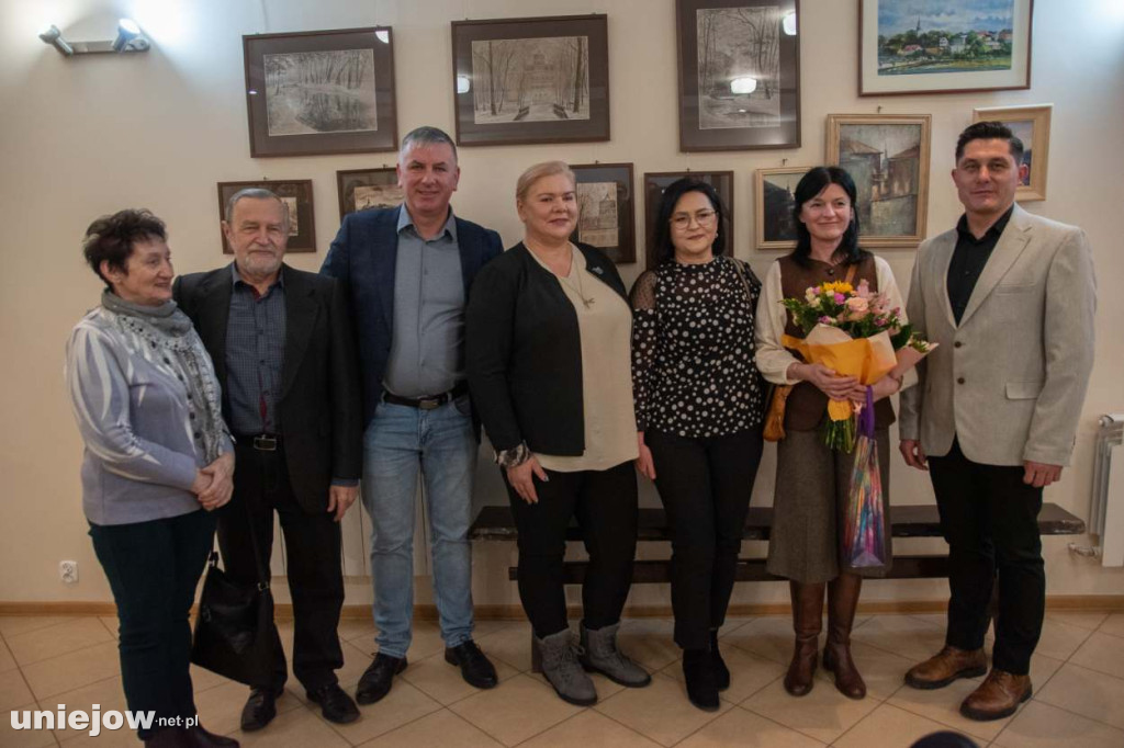 Relacja z wernisażu obrazów Lidii Zaradzkiej