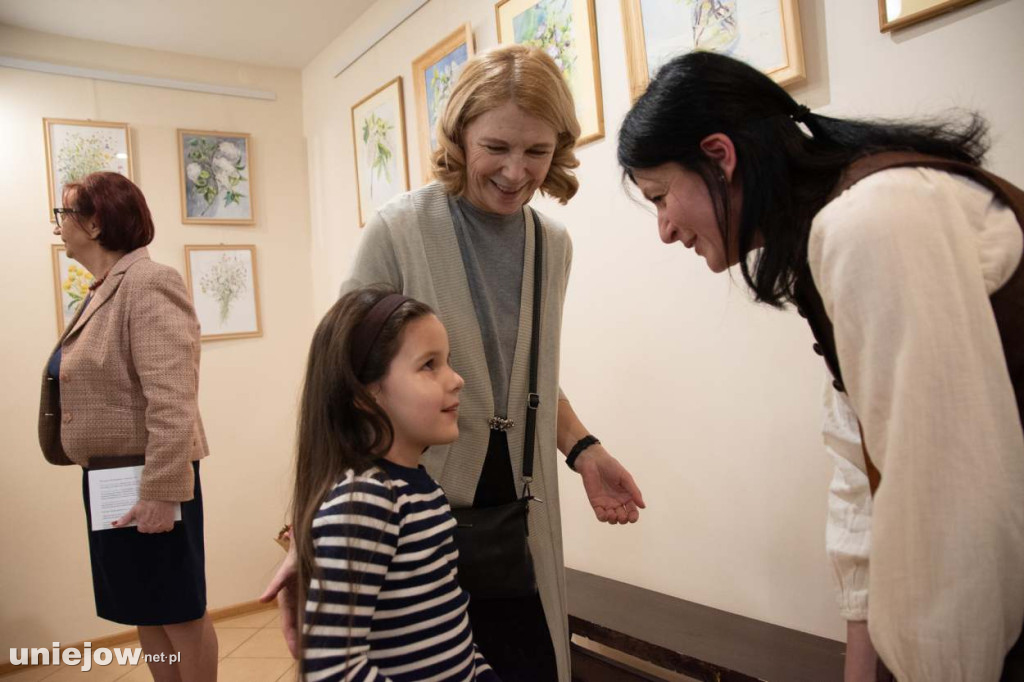 Relacja z wernisażu obrazów Lidii Zaradzkiej