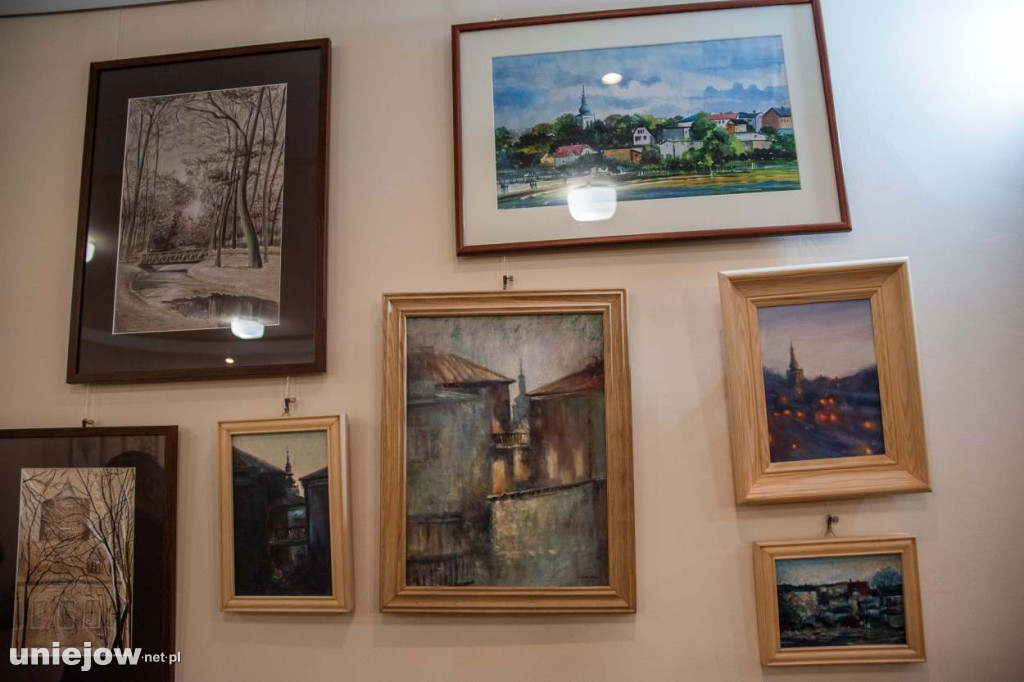 Relacja z wernisażu obrazów Lidii Zaradzkiej