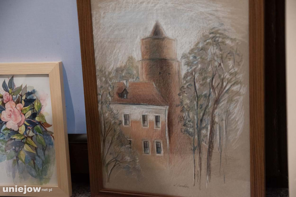 Relacja z wernisażu obrazów Lidii Zaradzkiej