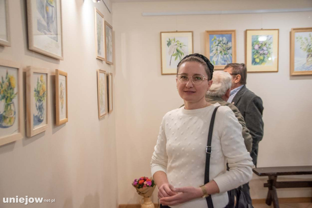 Relacja z wernisażu obrazów Lidii Zaradzkiej