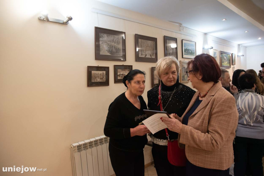 Relacja z wernisażu obrazów Lidii Zaradzkiej