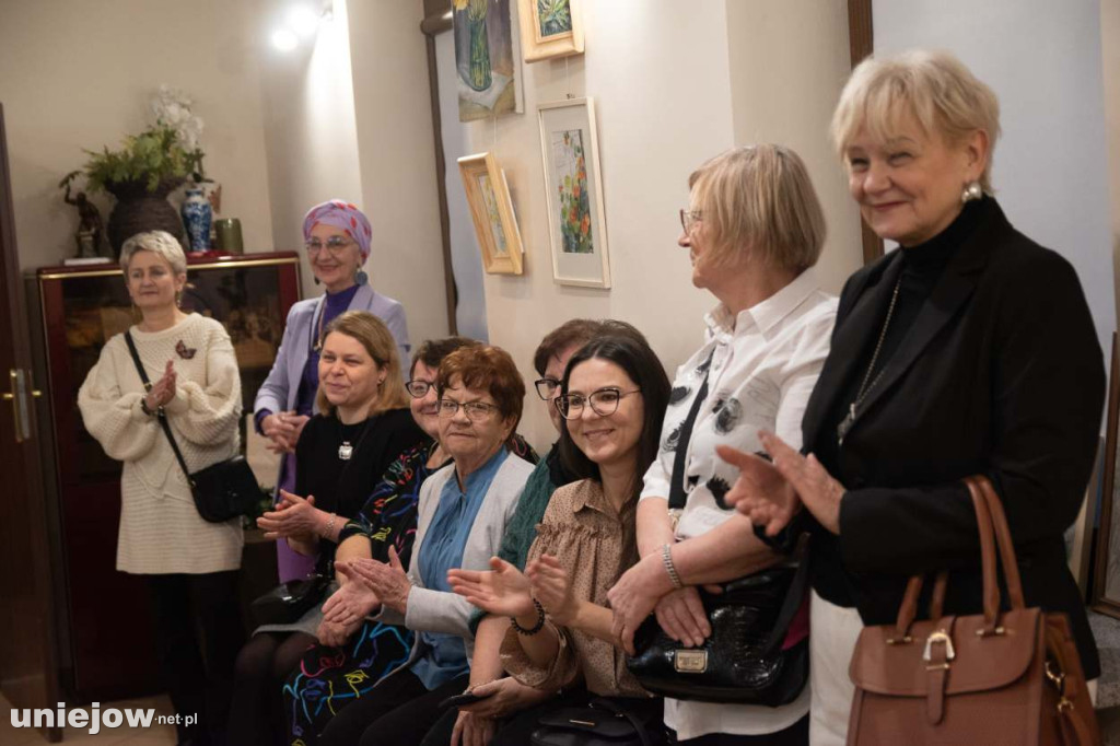 Relacja z wernisażu obrazów Lidii Zaradzkiej