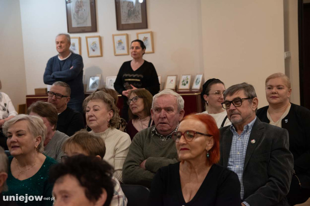 Relacja z wernisażu obrazów Lidii Zaradzkiej