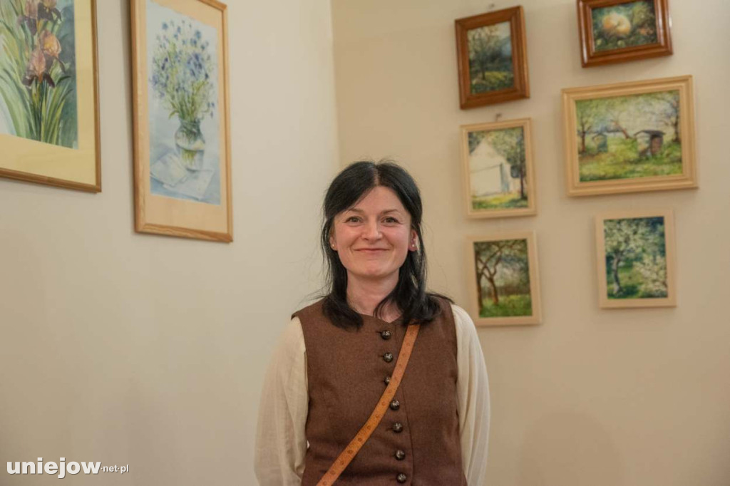 Relacja z wernisażu obrazów Lidii Zaradzkiej