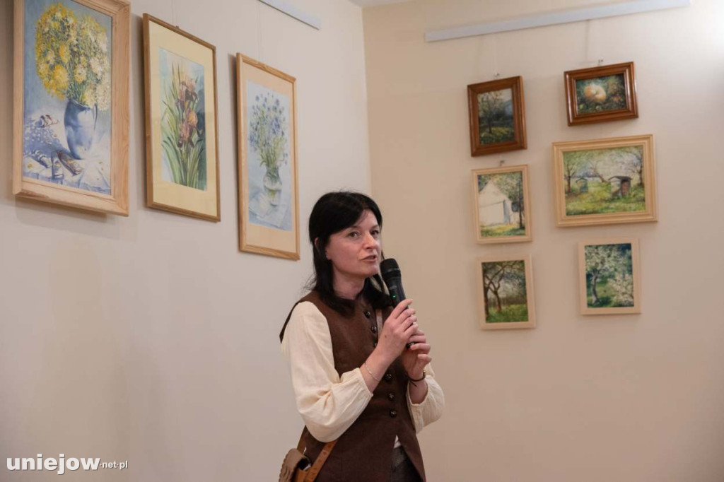 Relacja z wernisażu obrazów Lidii Zaradzkiej