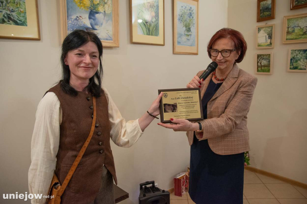 Relacja z wernisażu obrazów Lidii Zaradzkiej